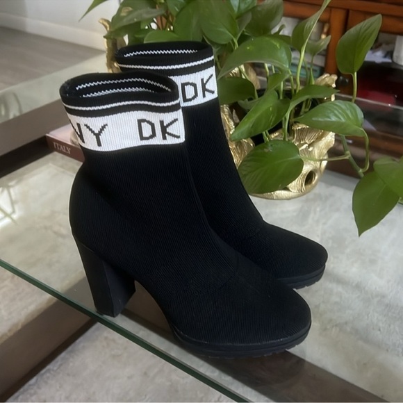 DKNY Women's Black Tessa Knitted Monogram Ship on Platform Heel Ankle Boots - Picture 10 of 13